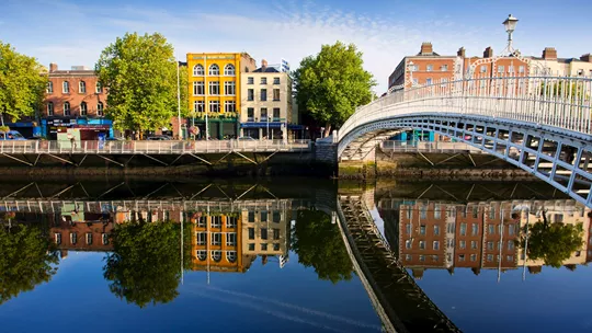 71_ha-penny-bridge-dublin-ireland-10